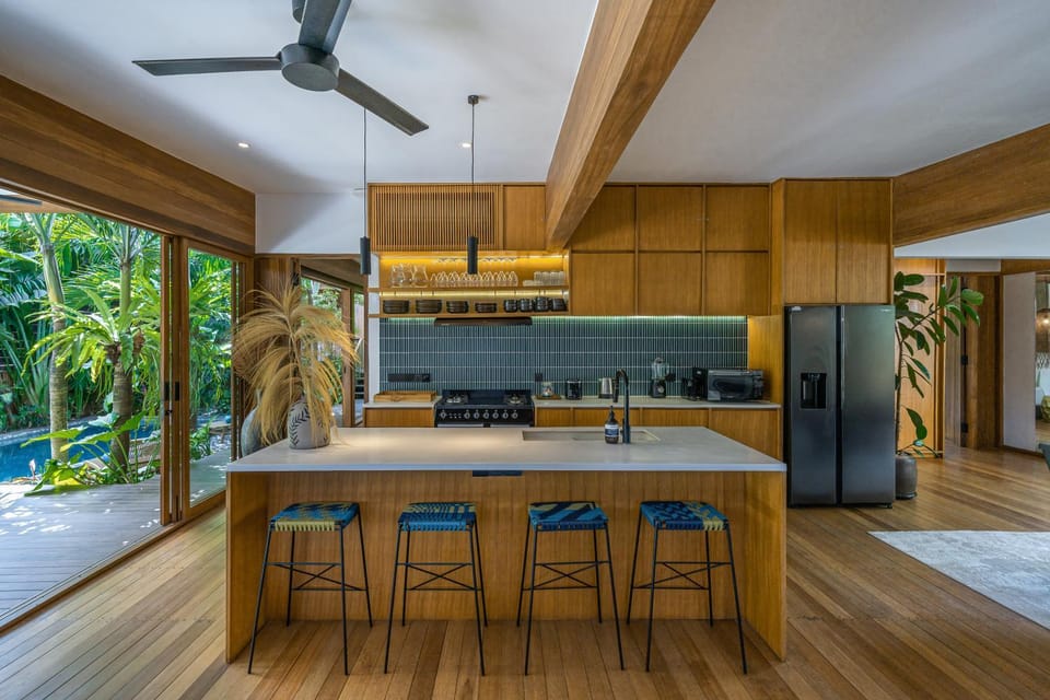 Bawa House - Lush 5BR Retreat 7 Min to Beach Villa in North Kuta