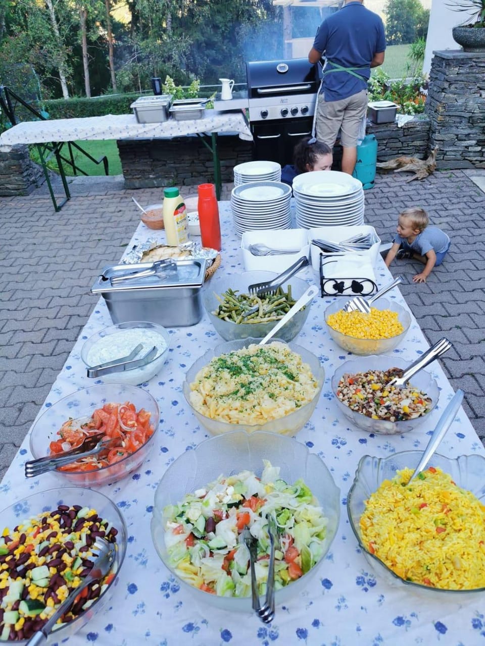 BBQ facilities, Evening entertainment, Dinner