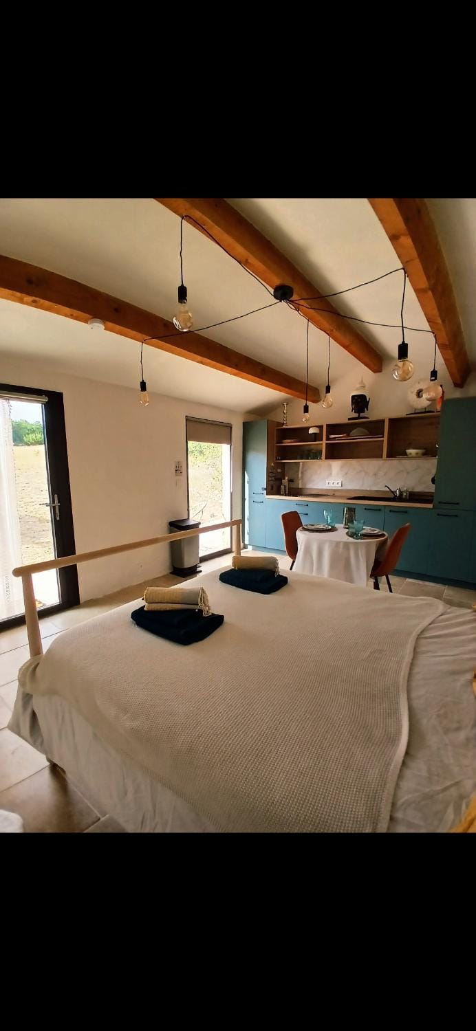 Bulle insolite avec cabanon provençal Luxury tent in Provence-Alpes-Côte d'Azur