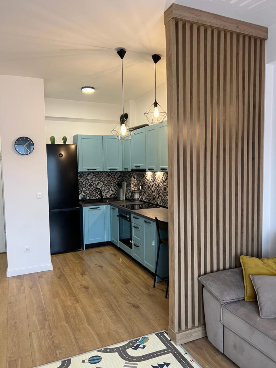 Kitchen or kitchenette, dishwasher, minibar, oven, stove