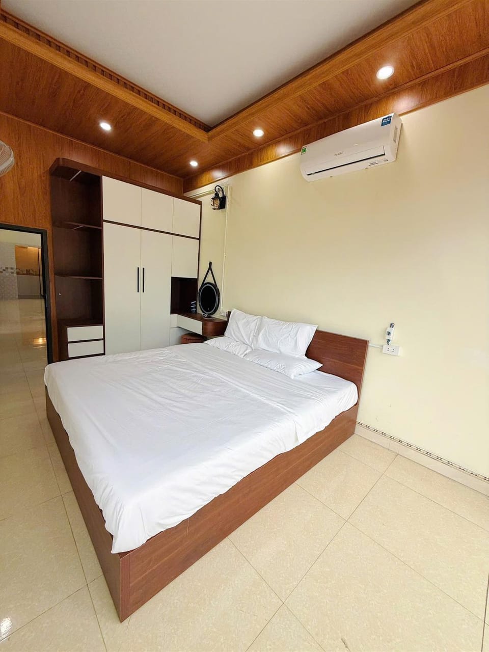 Bed, Photo of the whole room, Bedroom, air conditioner