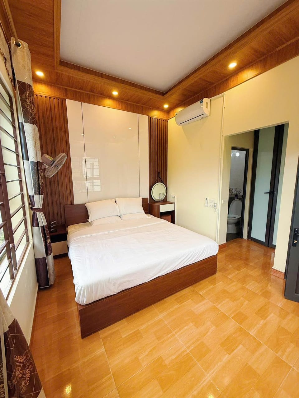 Bed, Photo of the whole room, Bedroom, air conditioner