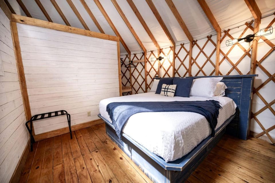 Family-Friendly Yurt with Hot-Tub near to the Medina River in Bandera, Texas Luxury tent in Bandera
