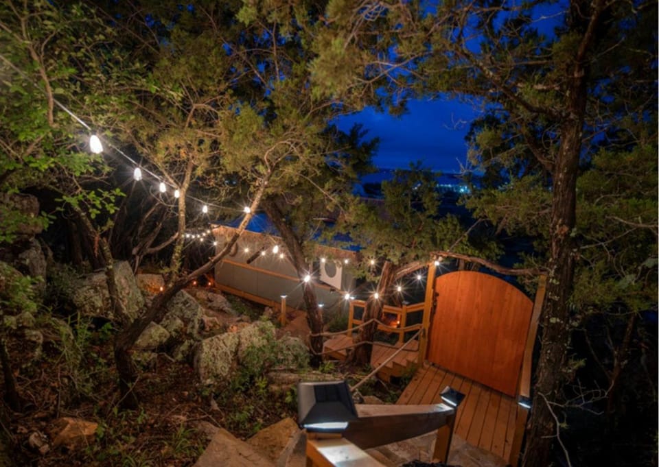 Epic Treehouse Escape with Multi-Level Deck & Hanging Bed in Cottonwood, Texas House in Cottonwood Shores