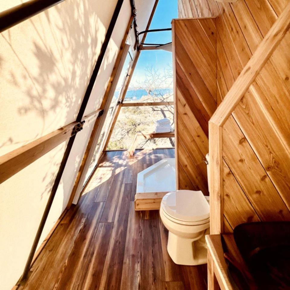 One-of-a-Kind Cliffside Glamping Experience with Sky Views in Cottonwood Shores, Texas Chalet in Cottonwood Shores
