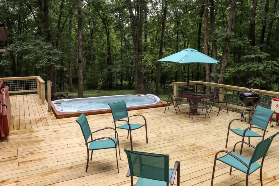 Peaceful Woodland Cabin with Year-Round Swim Spa & Private Trails in Mount Vernon, Ohio Cabin in Ohio