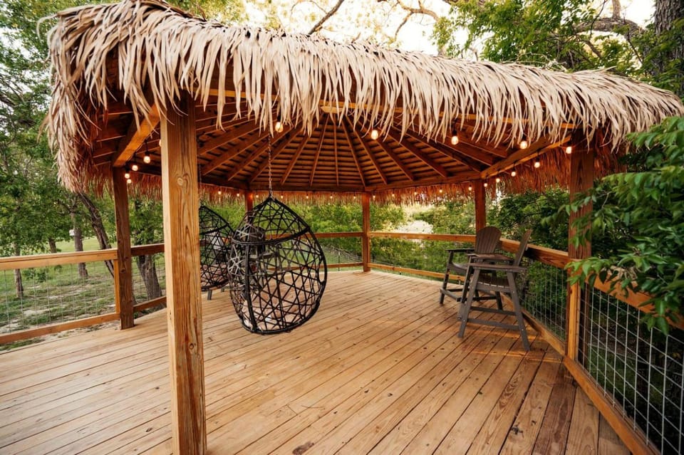 Love Bird Yurt Romantic, Hot Tub, by the River in Bandera, Texas Luxury tent in Bandera