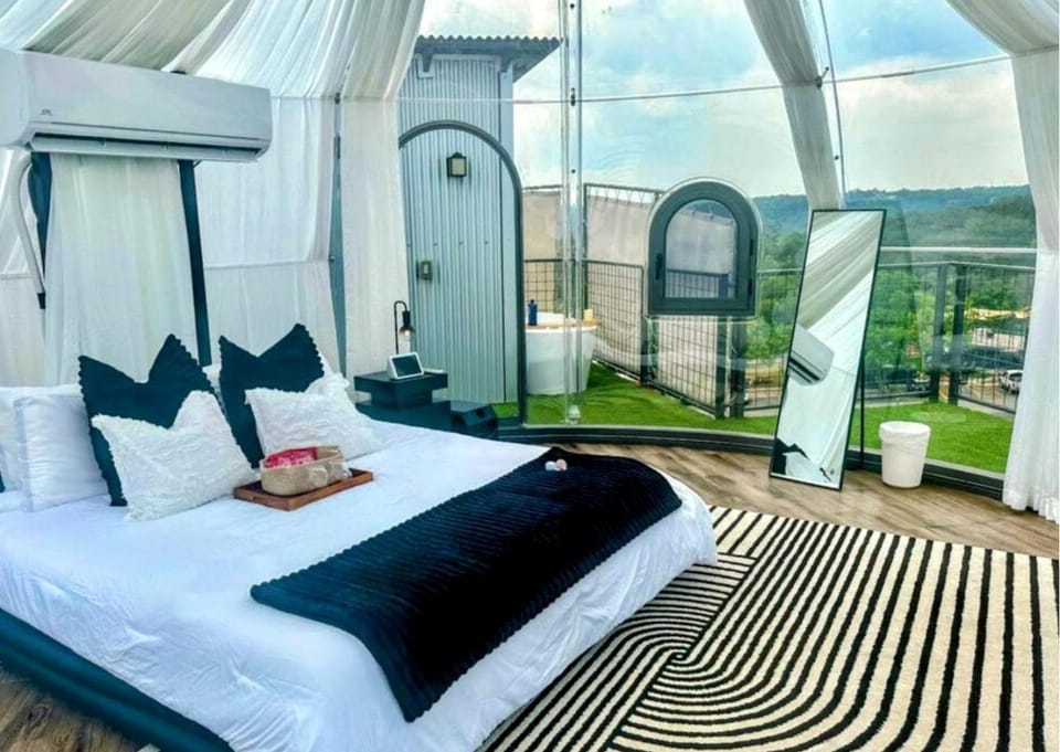 Dreamy Glass Dome Escape Under the Stars in Cottonwood Shores, Texas Luxury tent in Cottonwood Shores