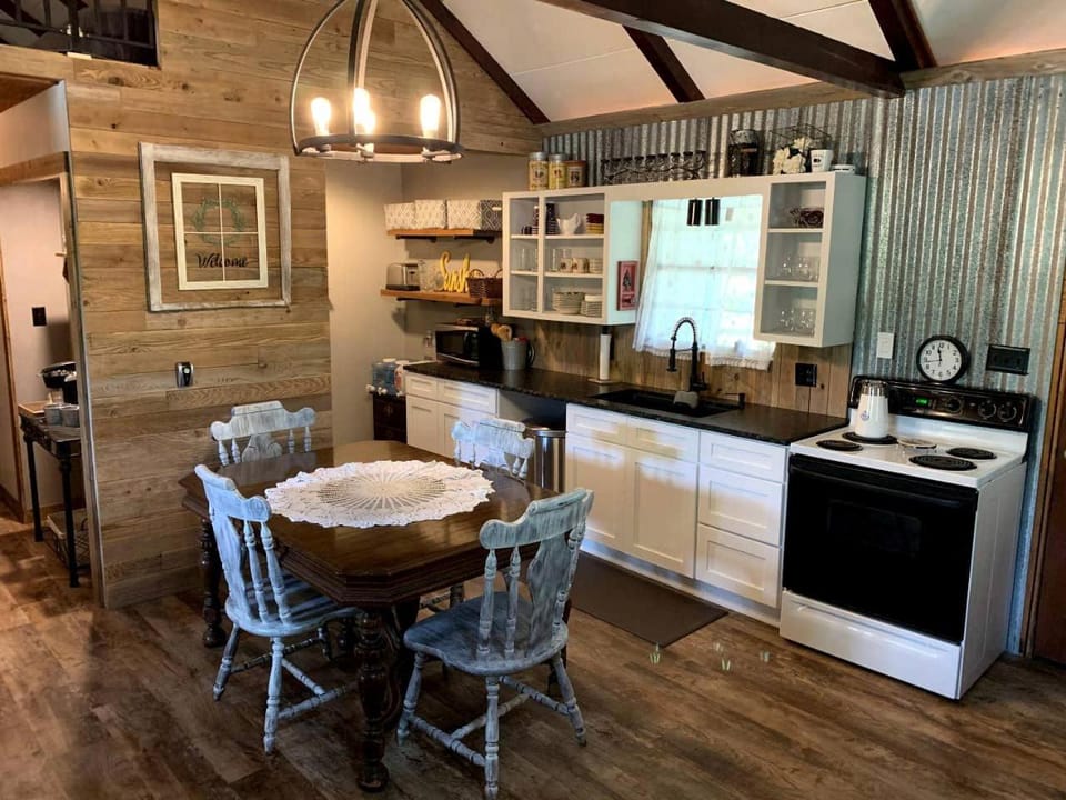 Beautiful and Spacious Texas Hill Country Cottage for a San Antonio Vacation with the Family House in Pipe Creek