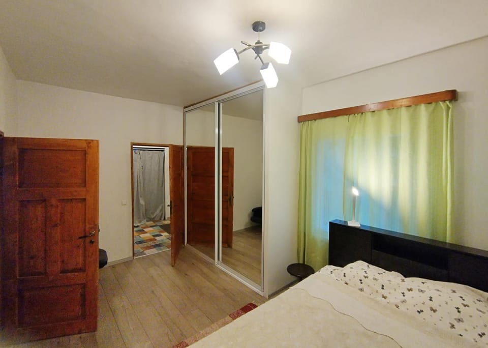 Photo of the whole room, Bedroom, wardrobe
