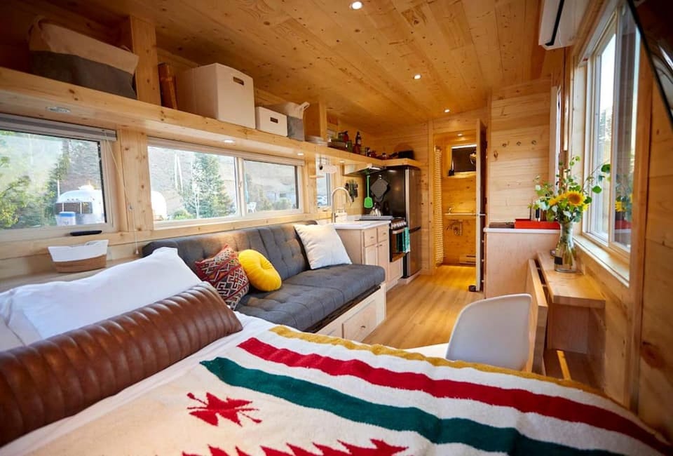 Rainbow Tiny Home with View & Hot Tub near Hot Springs, El Prado, NM House in Arroyo Hondo