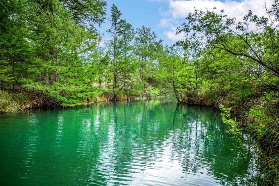 Relaxing Waterfront Cabin Getaway for Families and Couples in Medina, Texas Cabin in Medina