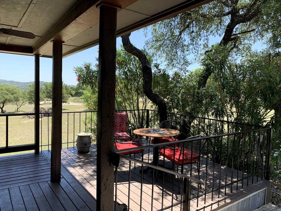 Hill Country Hideout - Pipe Creek, Texas House in Pipe Creek