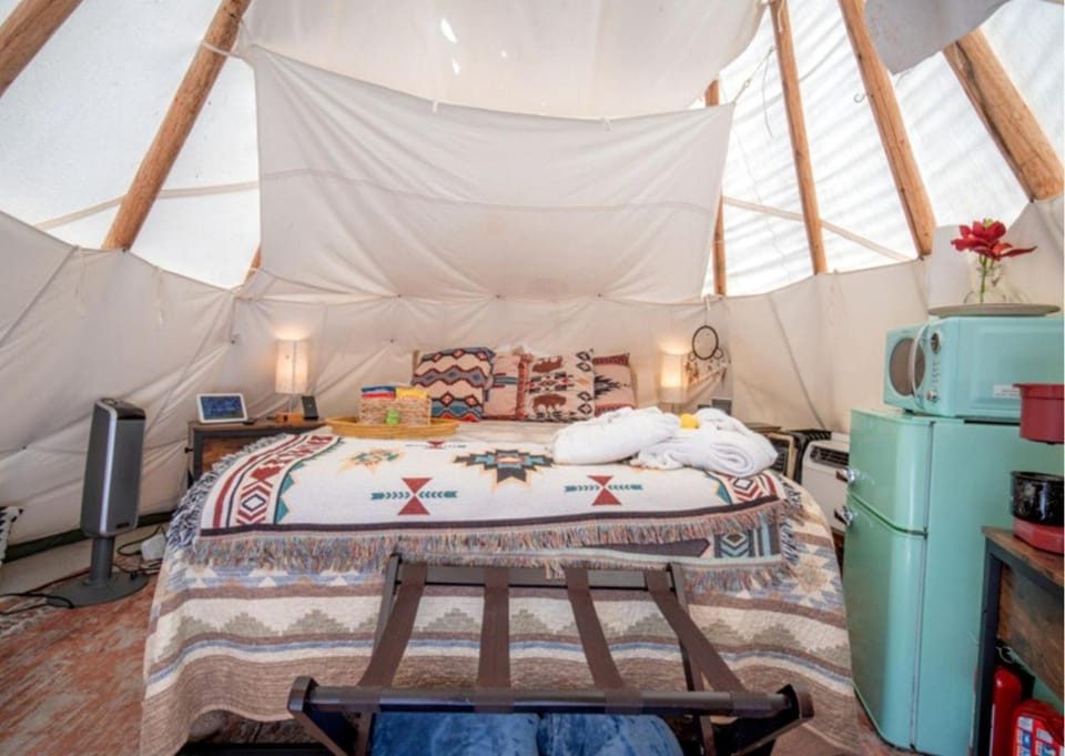 Cliffside Tipi Retreat with Jetted Soak & Sunset Skies in Cottonwood Shores, Texas Luxury tent in Cottonwood Shores