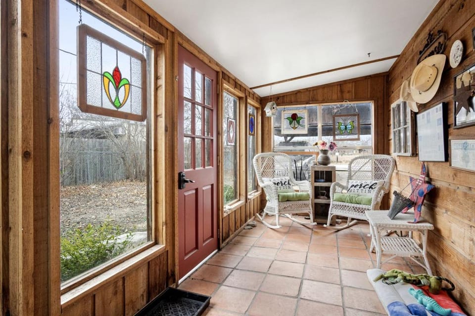 Riverbank Escape for Families and Friends with Ping Pong, guest. Pac-Man, and Cozy Den in Kerrville, Texas House in Kerrville