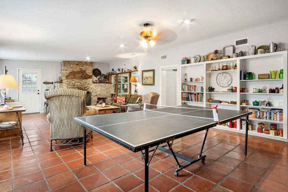 Riverbank Escape for Families and Friends with Ping Pong, guest. Pac-Man, and Cozy Den in Kerrville, Texas House in Kerrville