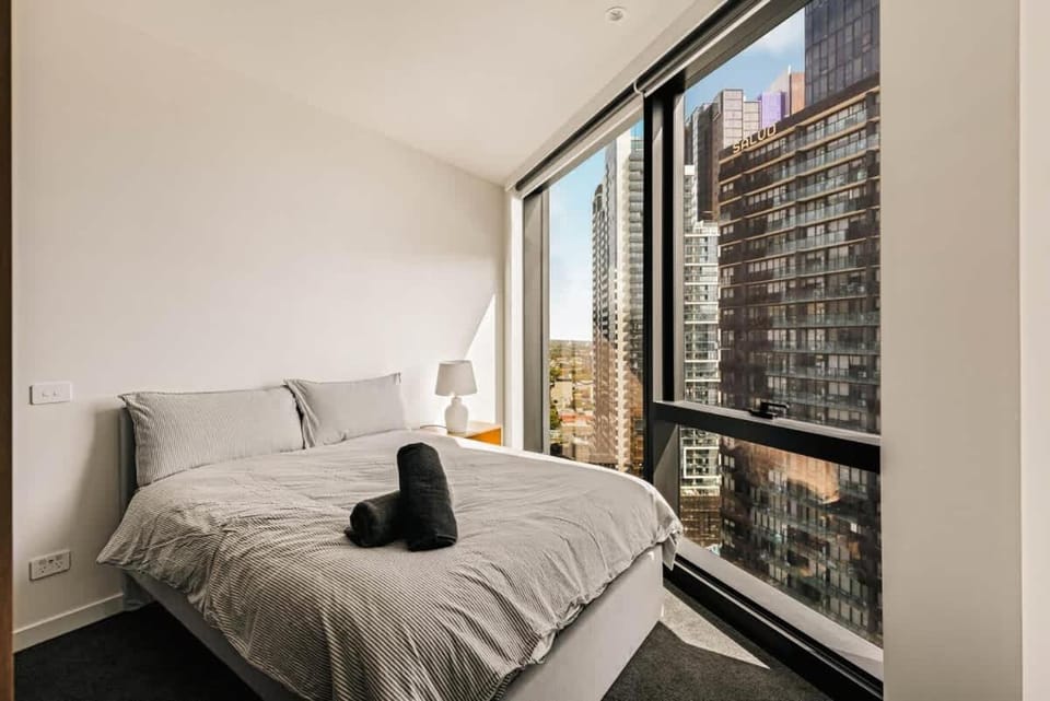 Stylish Panoramic View Condo with Pool & Sauna Apartment in Southbank
