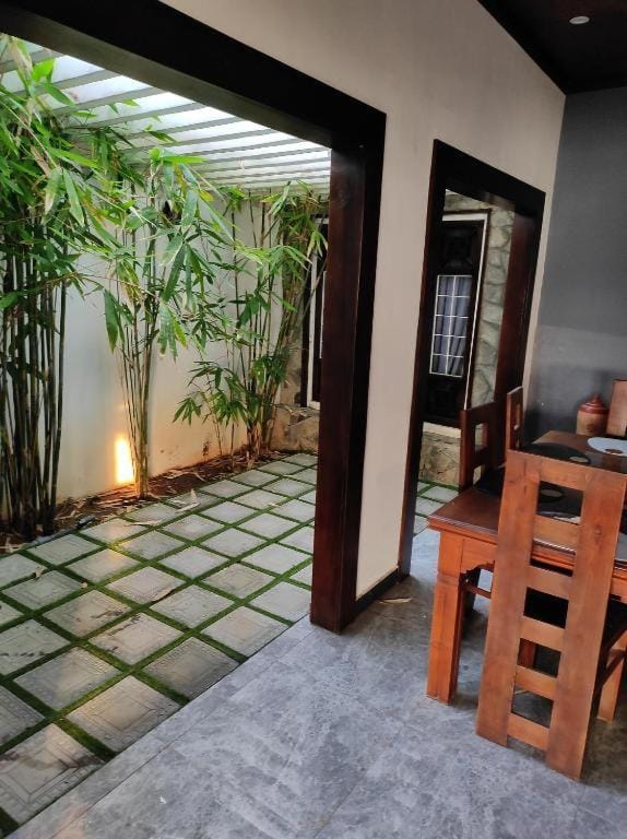 Lake view ridge Villa in Sri Lanka