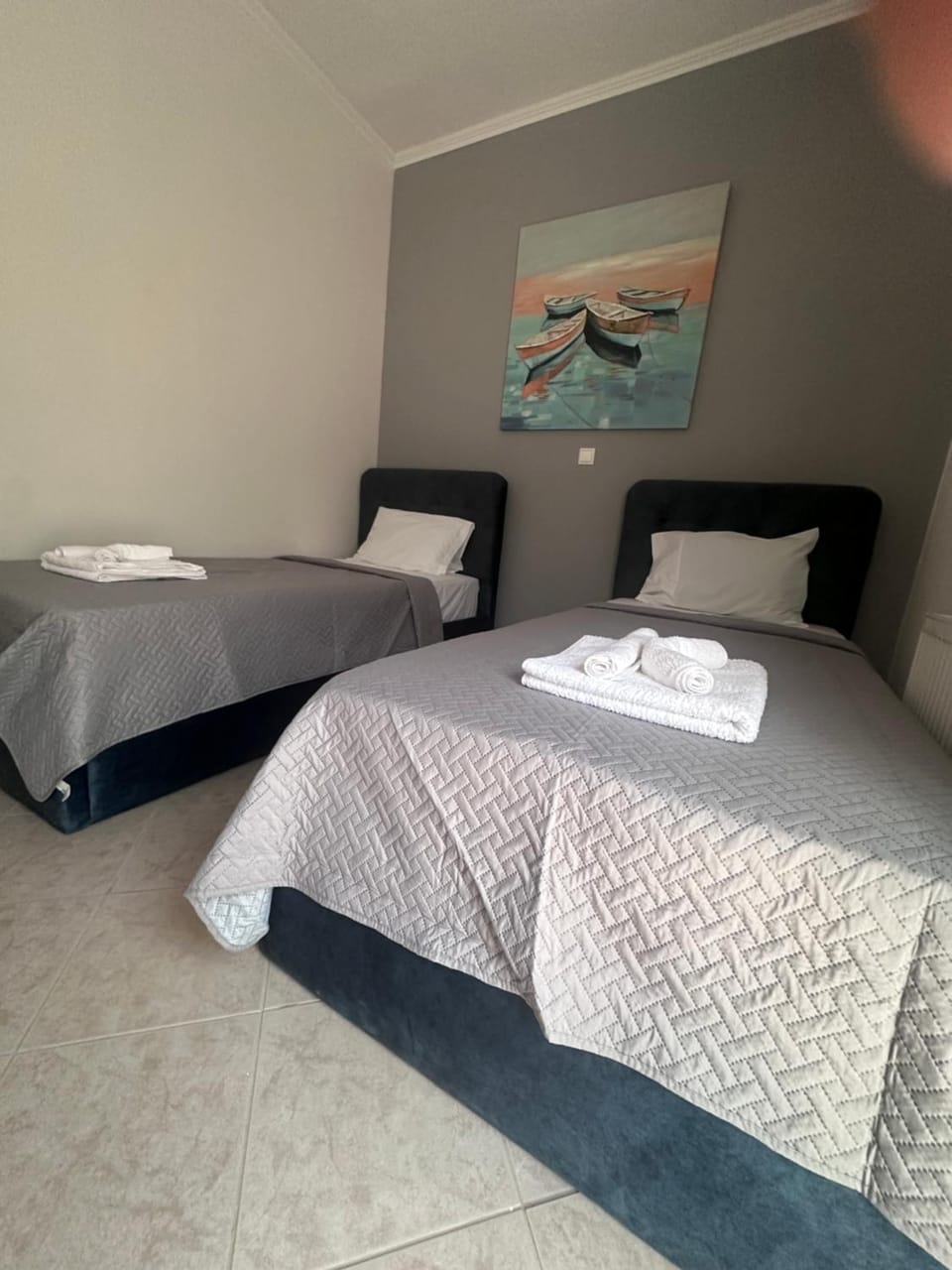 Bed, Photo of the whole room, Bedroom, towels