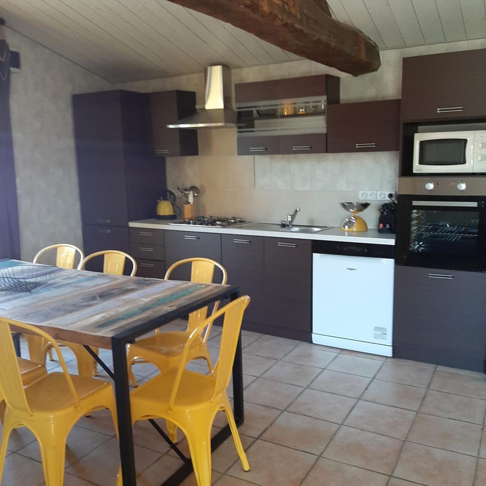 Dining area, dishwasher