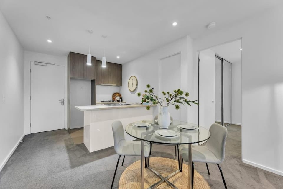 Hotel Style 2BR Condo City View with Pool Parking Apartment in Southbank