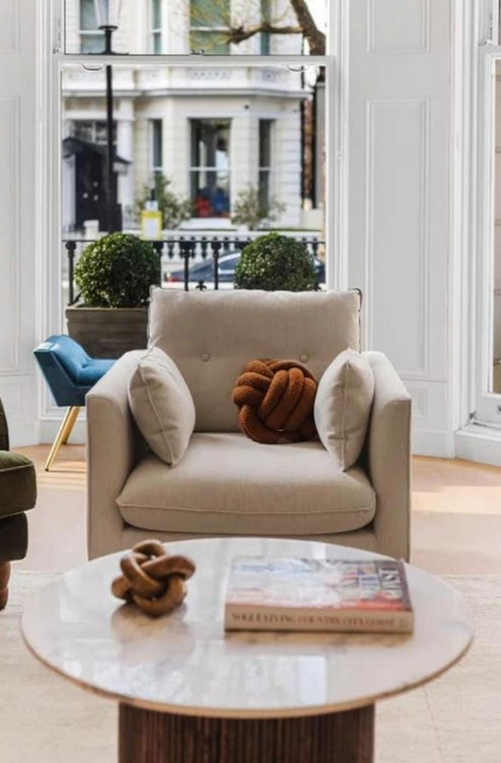 Day, Living room, Seating area