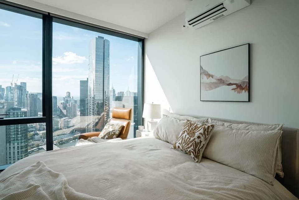 50th Floor Panoramic View Condo with Pool & Sauna Apartment in Southbank