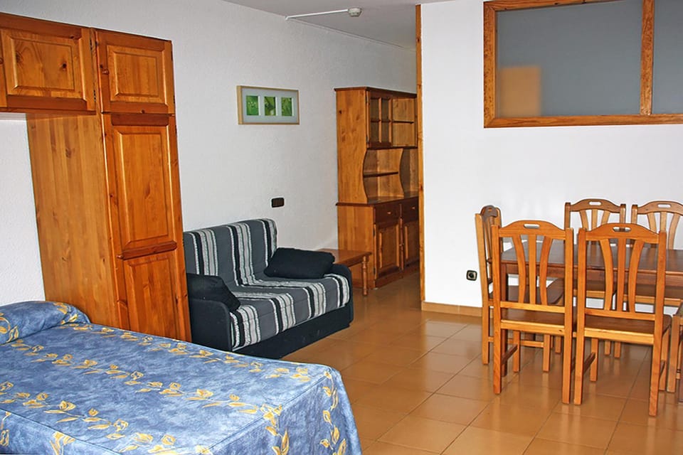 Living room, Dining area, Bedroom