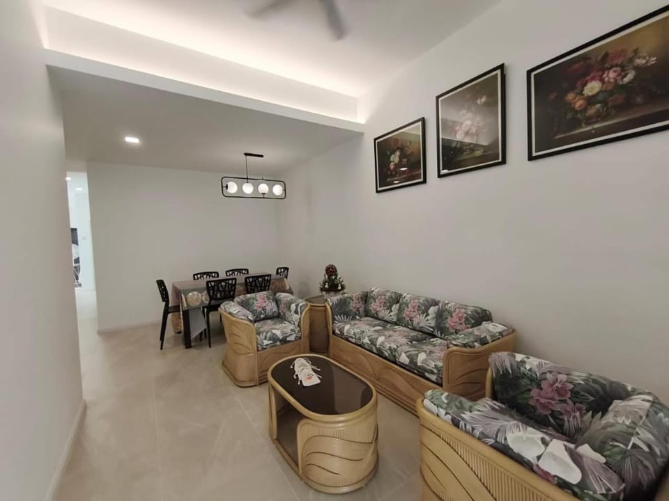 Communal lounge/ TV room, Living room, Seating area, Dining area
