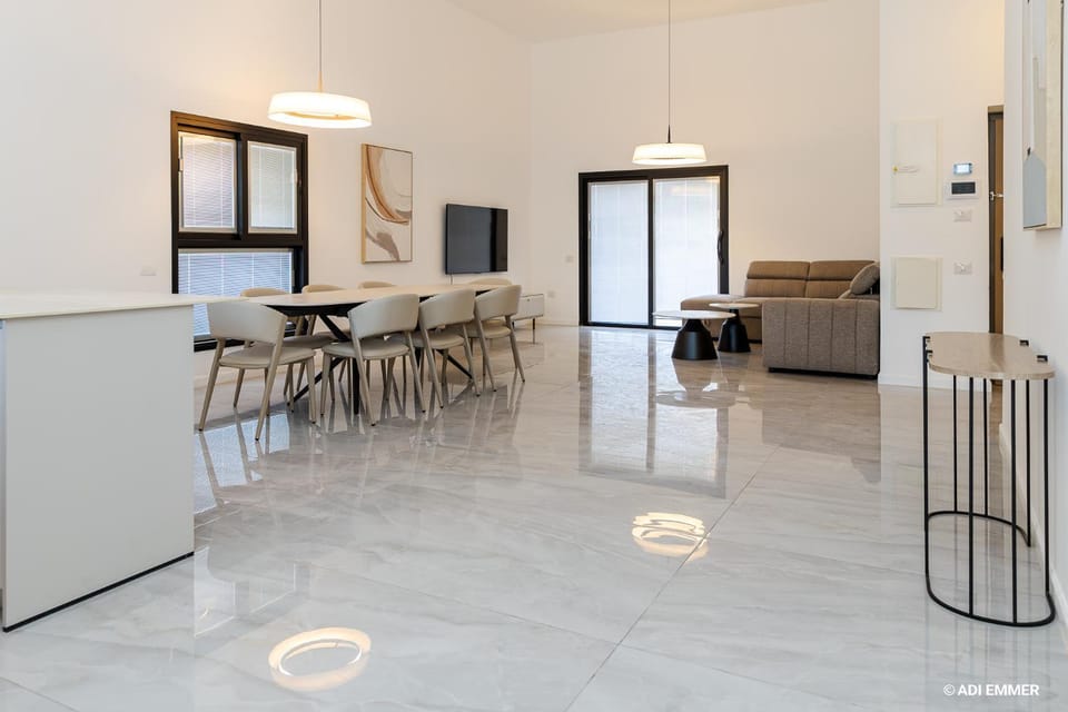 TV and multimedia, Living room, Dining area