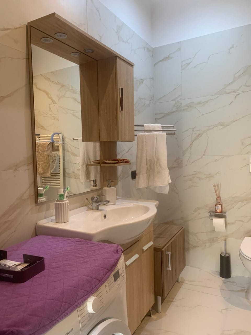 Bathroom, towels