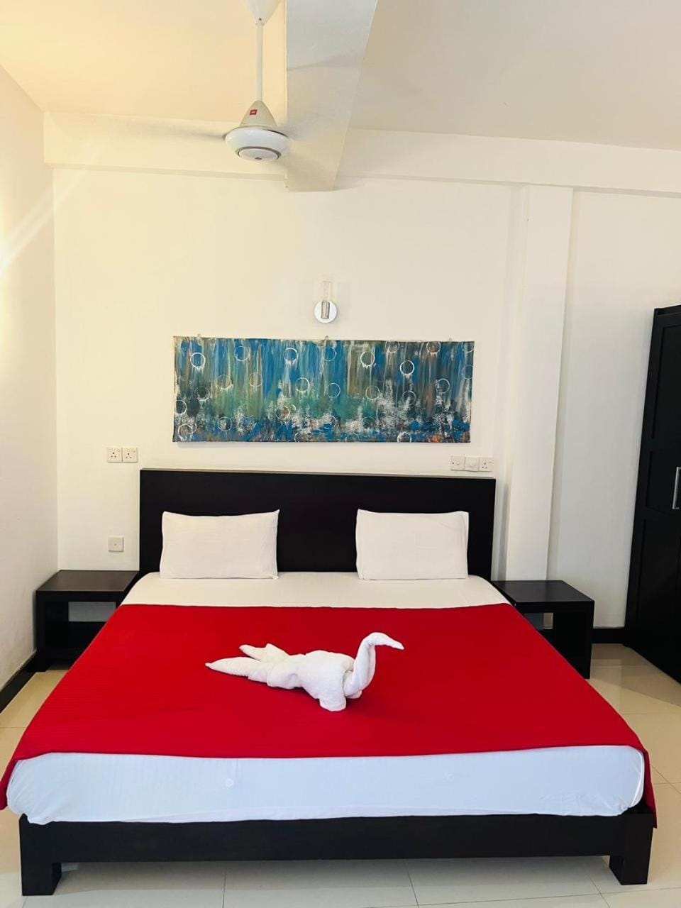 Aura Voyage Hotel & Restaurant Bed and Breakfast in Negombo