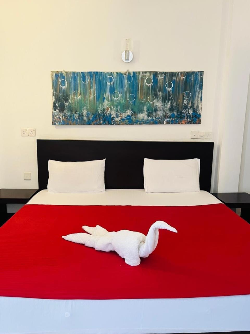 Aura Voyage Hotel & Restaurant Bed and Breakfast in Negombo