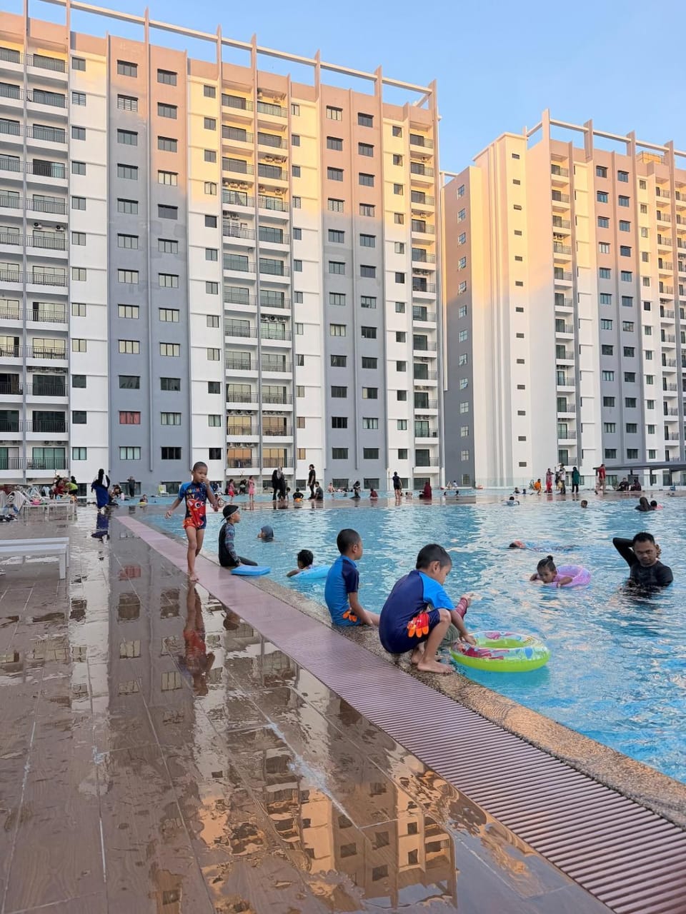 Swimming pool
