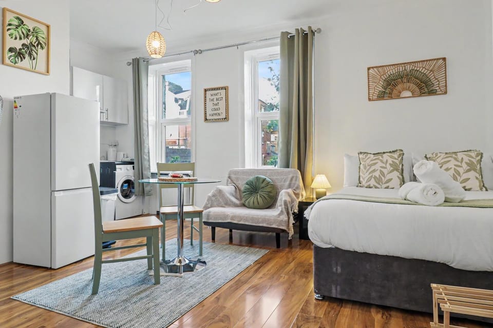 Private Studio - Elephant & Castle Apartment in London Borough of Southwark