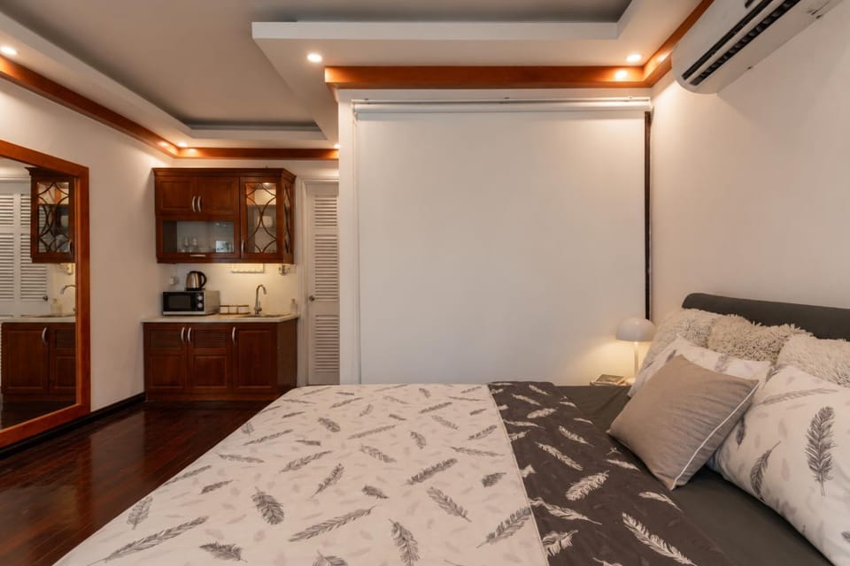 Antique Studio - French Quarter, Balcony&Free Laundry Apartment in Hanoi