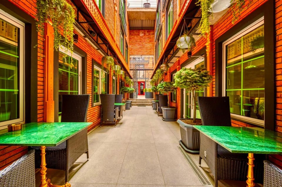 Restaurant/places to eat, Banquet/Function facilities