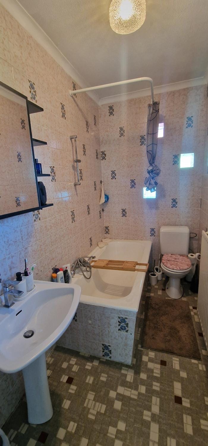 Shower, Toilet, Bathroom, Bath