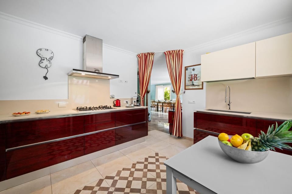 VILLA RECKINA Havre de paix avec Piscine et Jardin Bed and Breakfast in Roquebrune-Cap-Martin