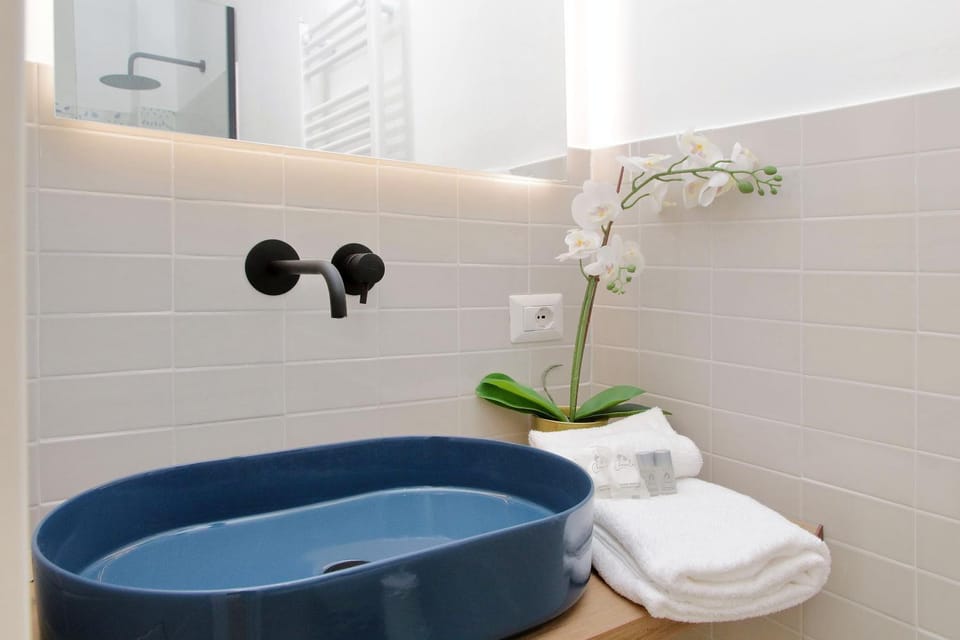 Bathroom, towels