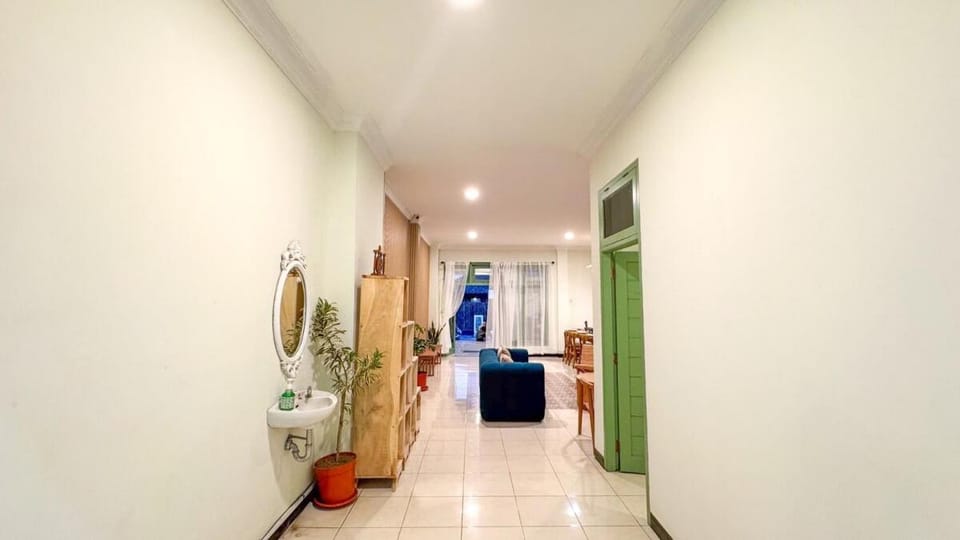 Stylish 6BR Stay Near Prawirotaman & Malioboro Villa in Yogyakarta