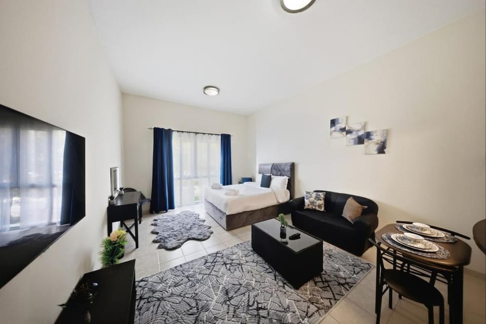 Bed, TV and multimedia, Living room, Photo of the whole room, Seating area