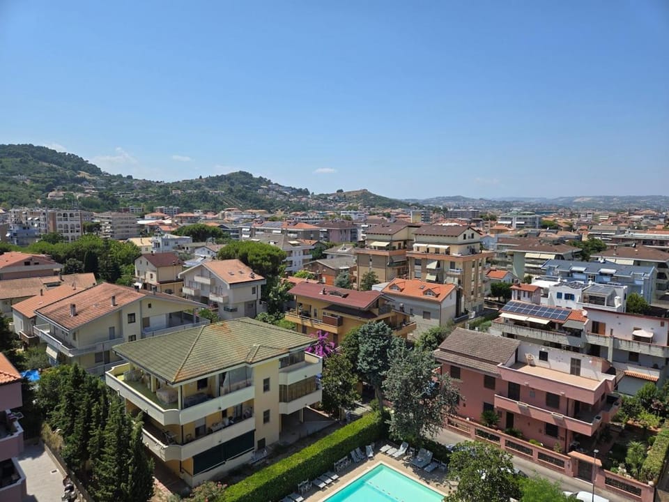 Day, Natural landscape, Bird's eye view, City view, Mountain view, Street view, Location