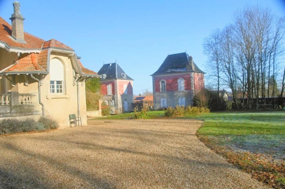 Property building, Day, Garden view, Landmark view