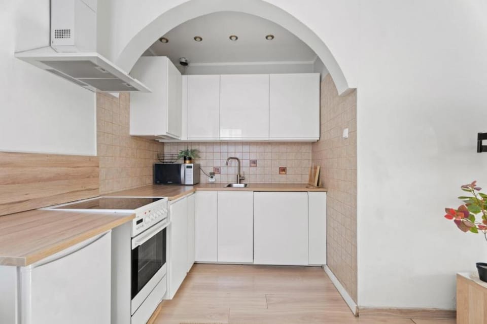 Coffee/tea facilities, Kitchen or kitchenette, dishwasher, oven, stove