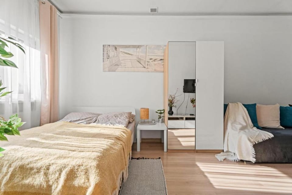 Bed, Living room, Photo of the whole room, Seating area, Bedroom