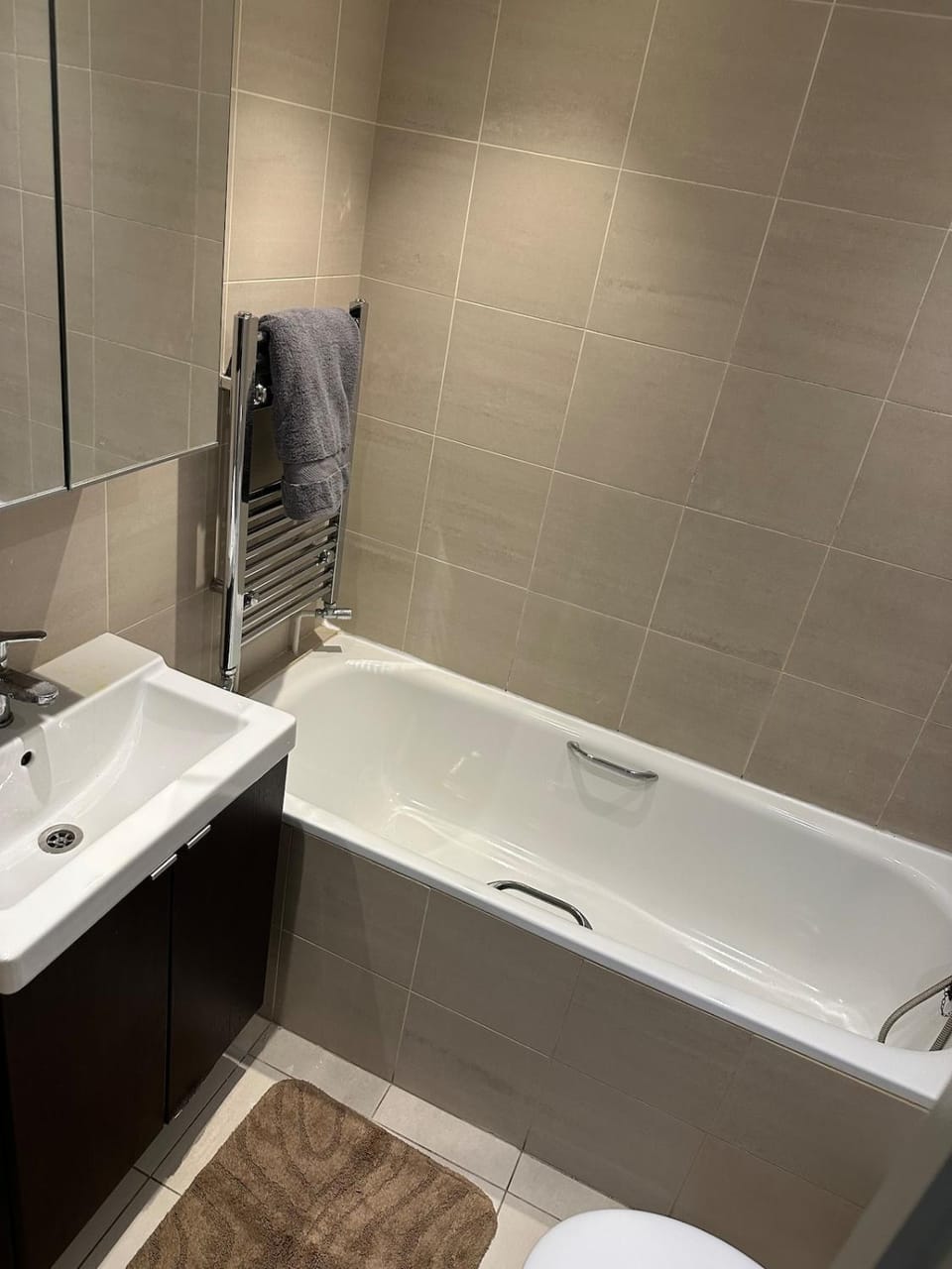 Minimalist 3 bedroom Peckham Gem Sleeps up to 8 Apartment in London Borough of Southwark