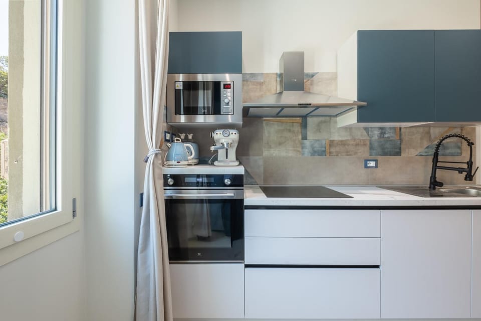 Kitchen or kitchenette, microwave, oven, stove