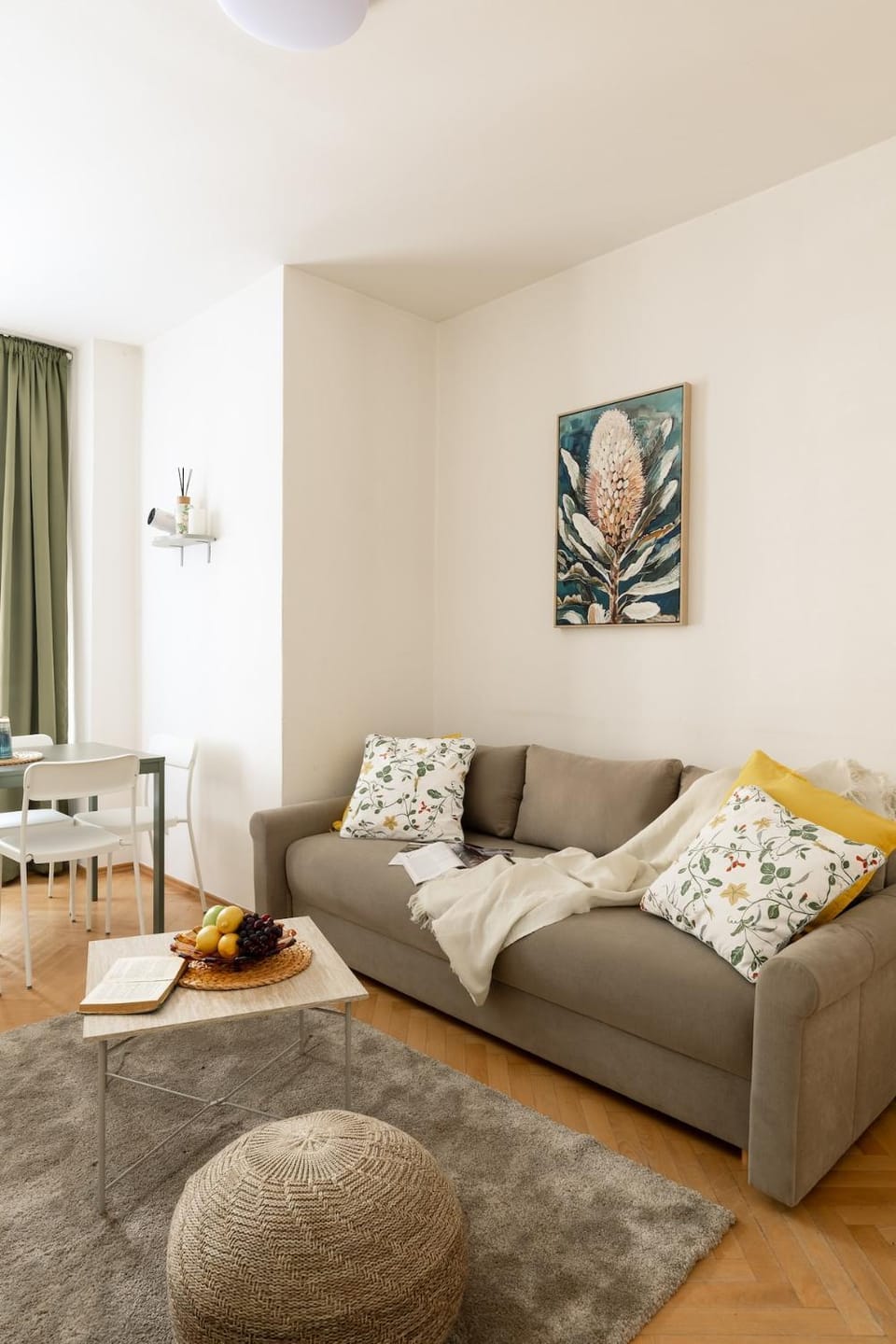 Living room, Seating area