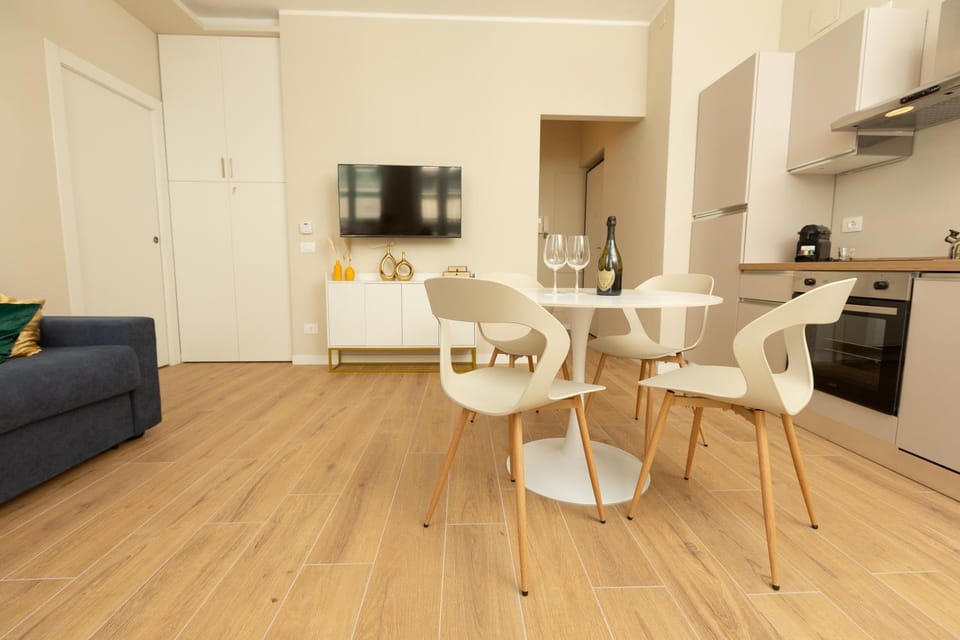 Kitchen or kitchenette, Living room, Seating area, Dining area, oven, pet friendly, stove